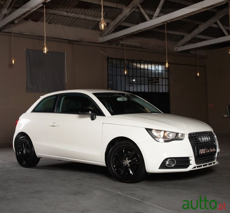 2011' Audi A1 1.2 Tfsi Attraction photo #3