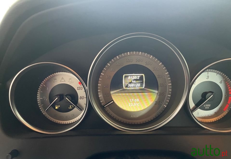 2012' Mercedes-Benz C-220 photo #4