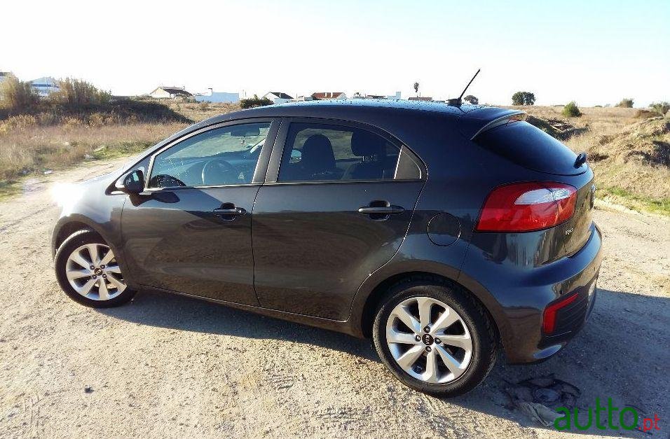 2015' Kia Rio photo #1