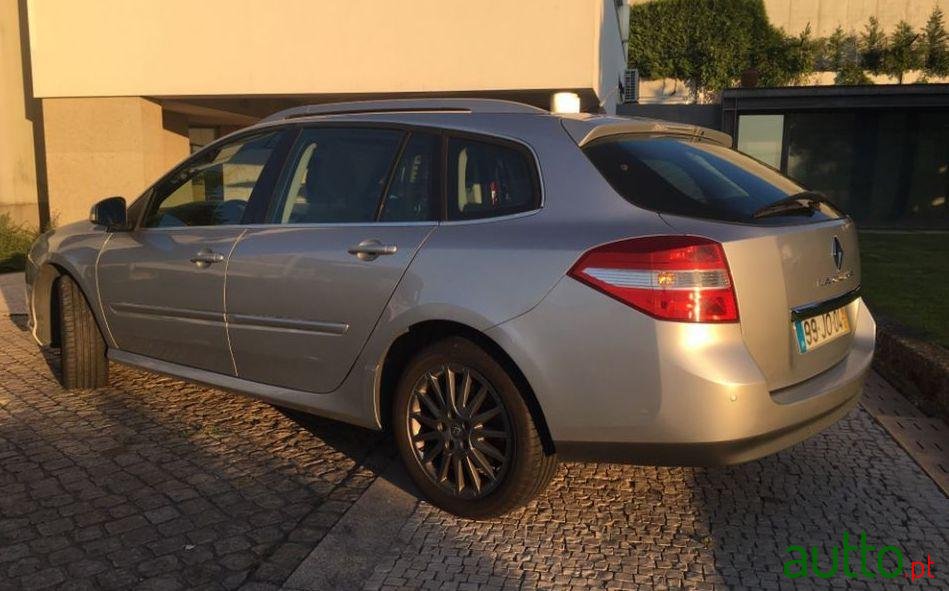 2008' Renault Megane Break photo #1