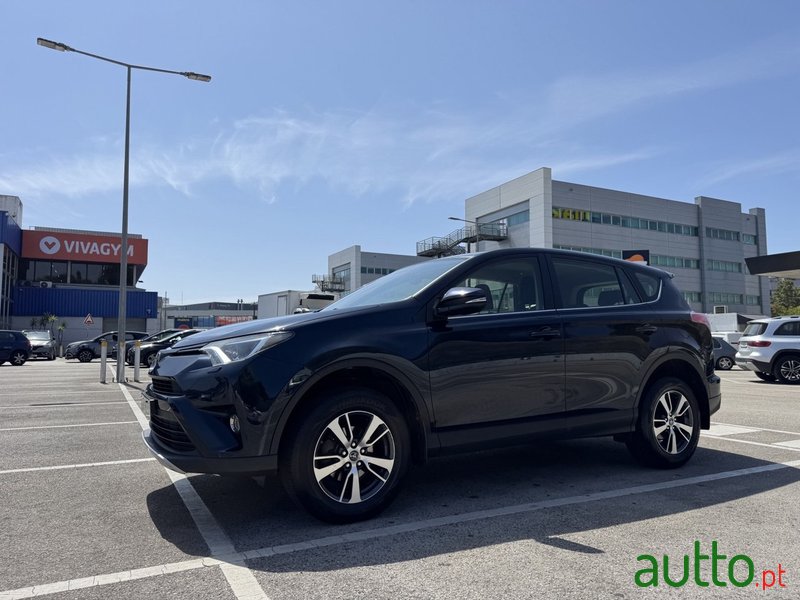 2018' Toyota RAV4 4x2 photo #5