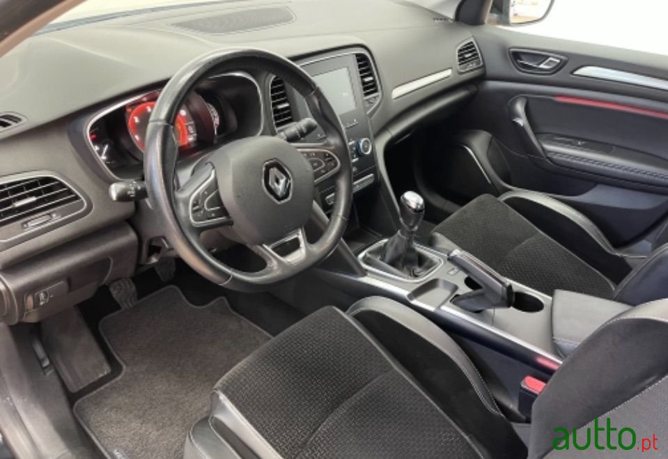 2016' Renault Megane photo #2