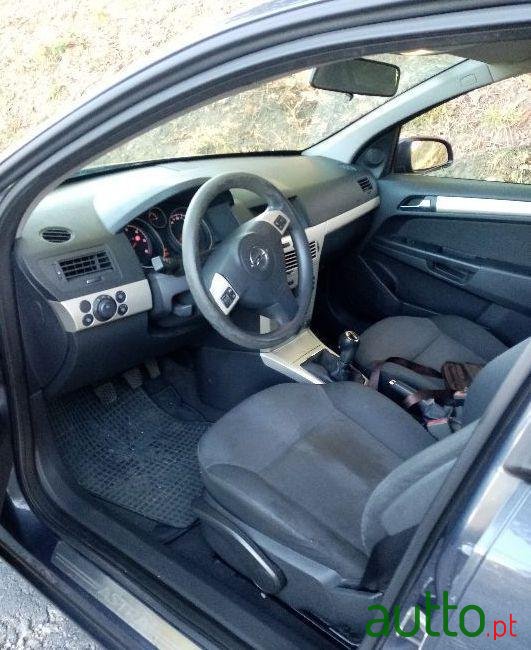 2008' Opel Astra Caravan photo #4