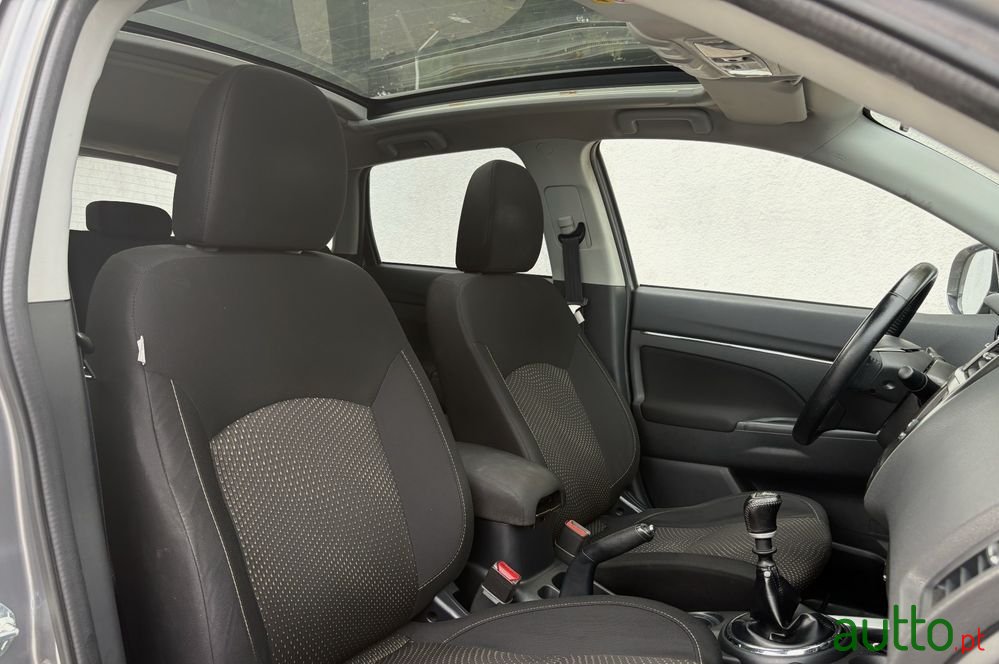 2014' Mitsubishi ASX 1.8 Di-D Instyle photo #6