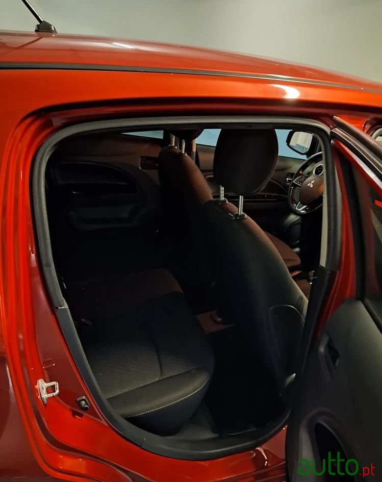 2019' Mitsubishi Space Star photo #6