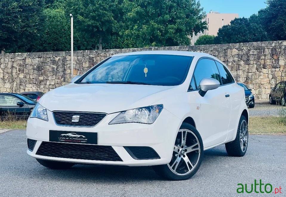 2013' SEAT Ibiza photo #1