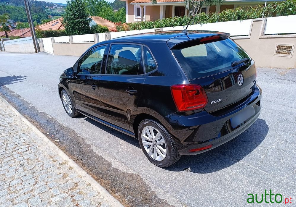 2017' Volkswagen Polo photo #1