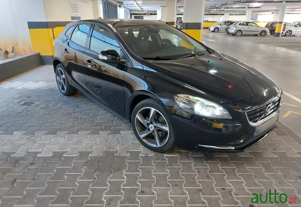 2016' Volvo V40 2.0 D2 Kinetic photo #6