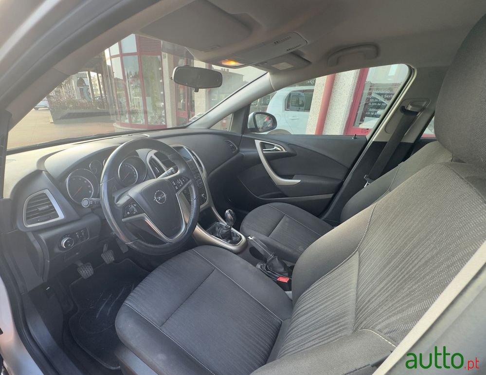 2010' Opel Astra 1.4 Executive J16 photo #5