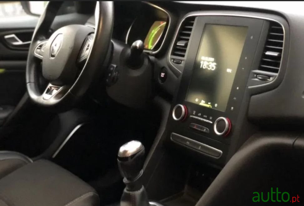 2016' Renault Megane Sport Tourer photo #2