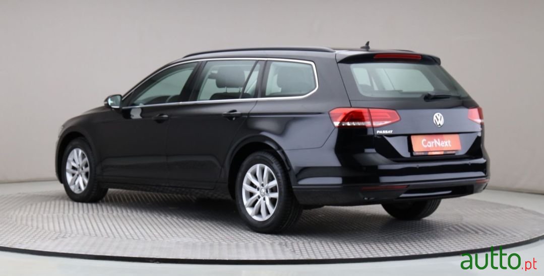 2017' Volkswagen Passat Variant photo #4