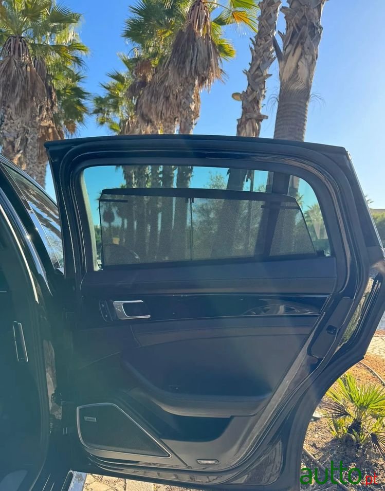 2018' Porsche Panamera 4 E-Hybrid photo #2