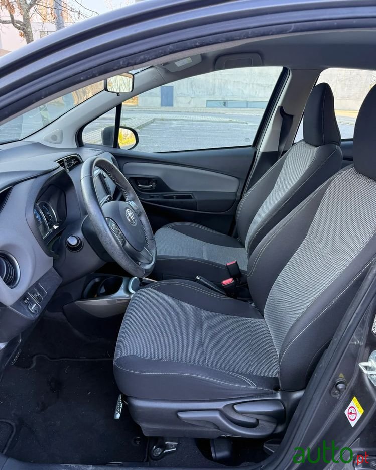 2015' Toyota Yaris photo #6