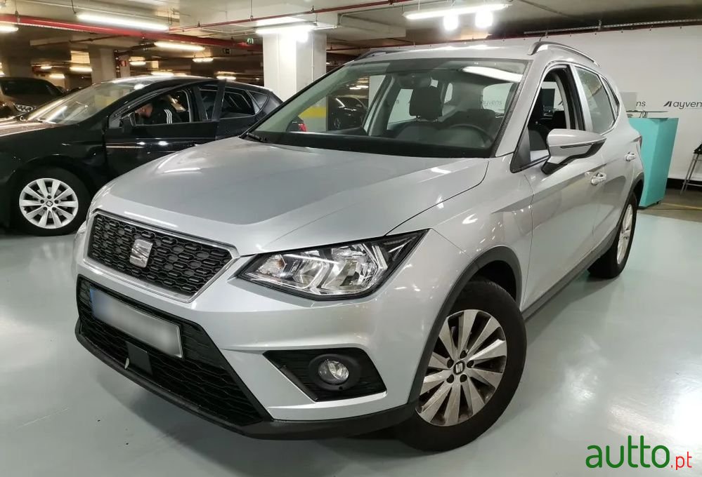 2020' SEAT Arona 1.0 Tsi Style photo #1