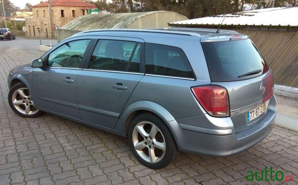 2004' Opel Astra photo #1
