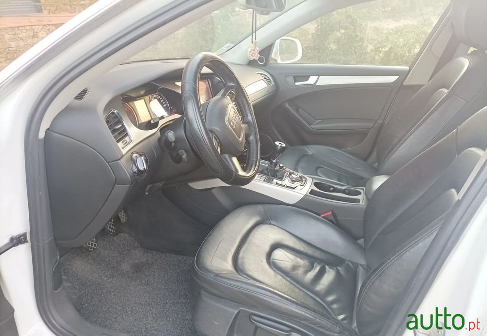 2010' Audi A4 Avant photo #5