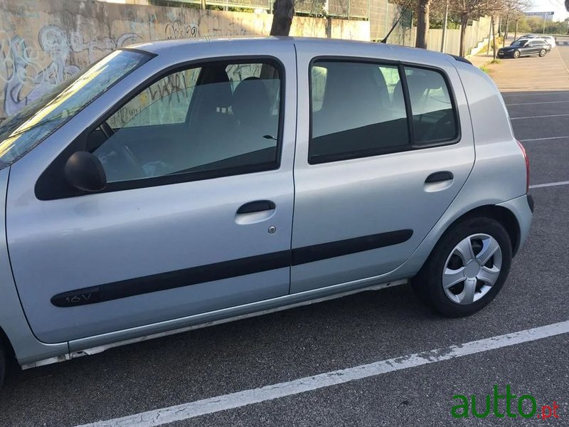 2002' Renault Clio 1.2 photo #5