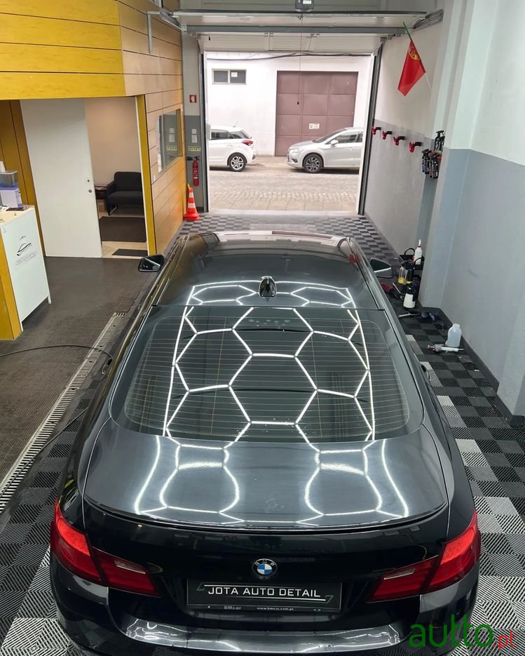 2010' BMW Série 5 D Pack M photo #4