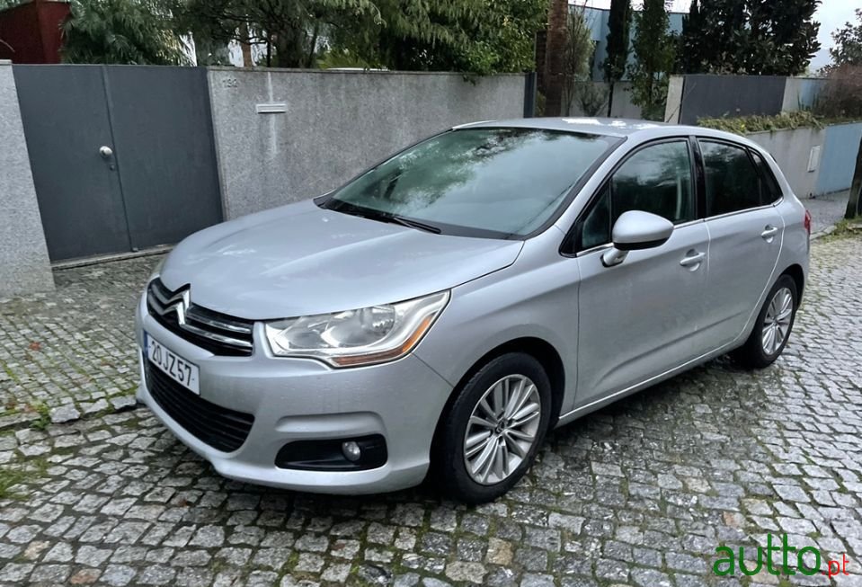 2011' Citroen C4 photo #1