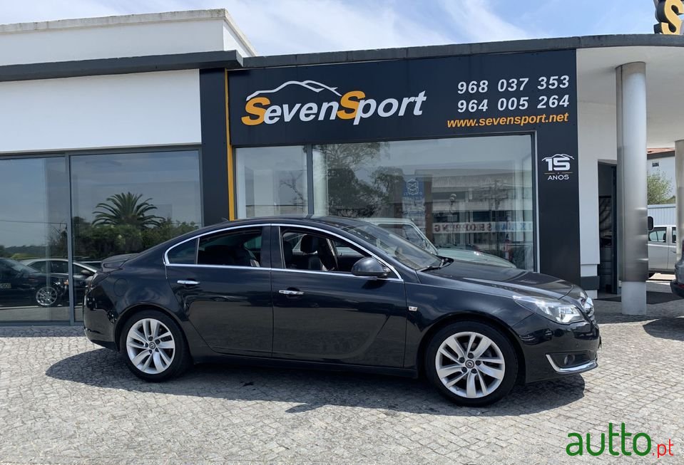 2014' Opel Insignia photo #3