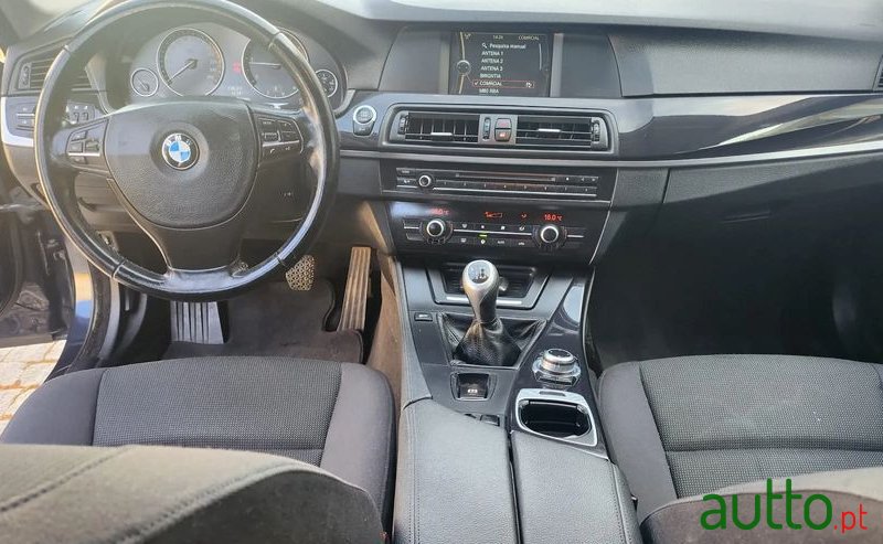 2011' BMW 520 photo #4
