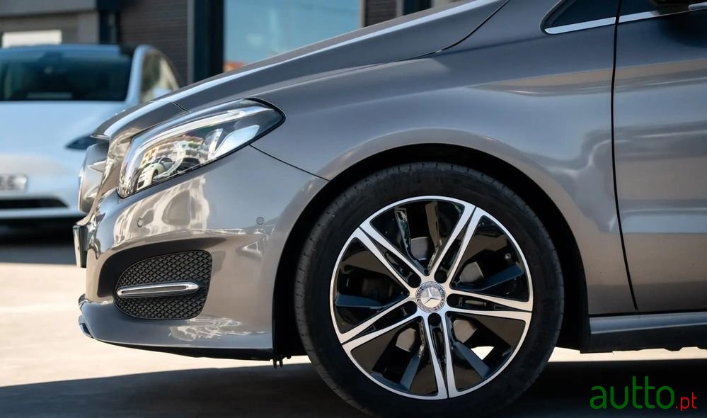 2016' Mercedes-Benz Classe B photo #5