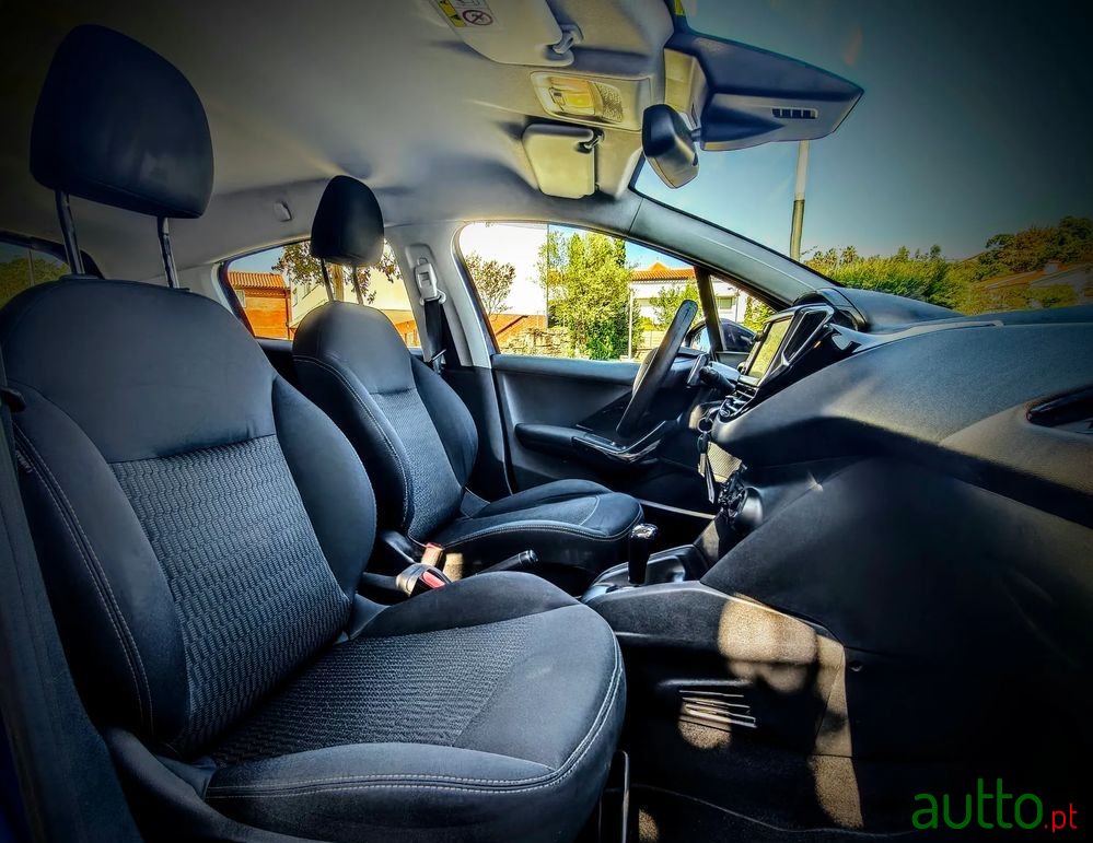 2018' Peugeot 208 photo #6