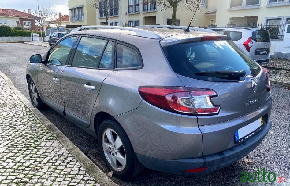 2011' Renault Megane Sport Tourer photo #1