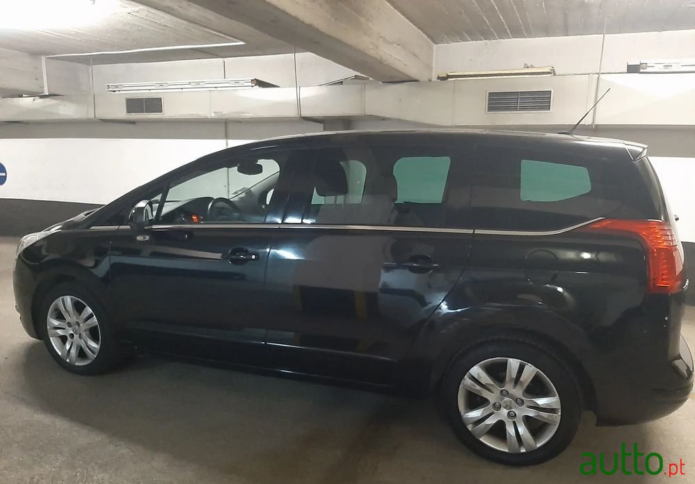 2010' Peugeot 5008 1.6 Hdi Sport photo #4