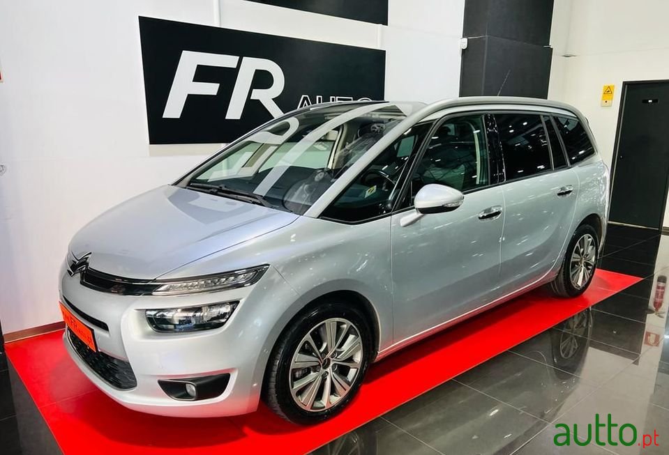 2016' Citroen C4 Grand Picasso photo #1