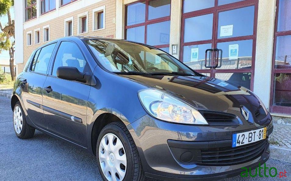 2006' Renault Clio photo #3