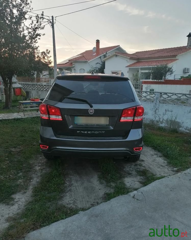 2014' Fiat Freemont 2.0 M-Jet photo #2