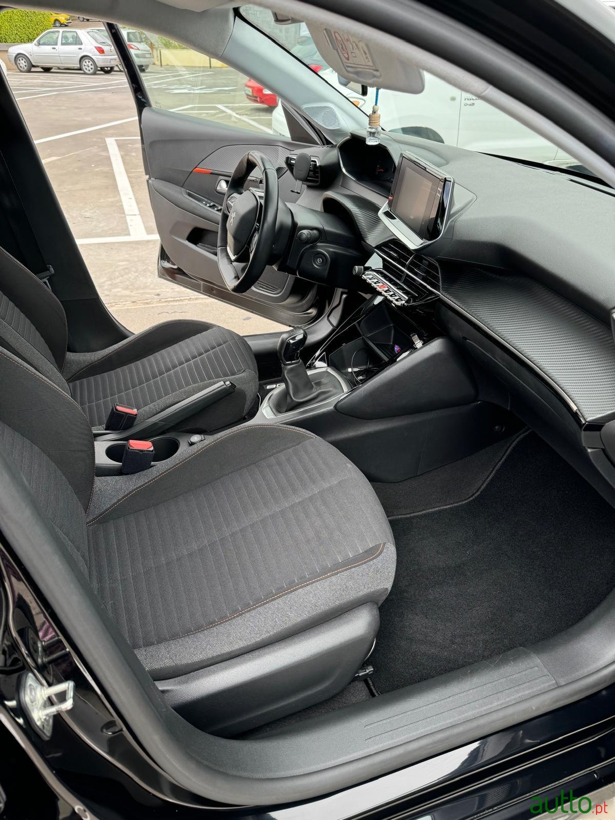 2021' Peugeot 208 active pack 75hp photo #1