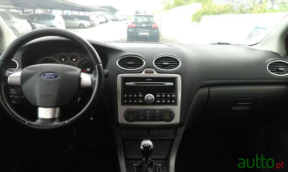 2006' Ford Focus Sw photo #2