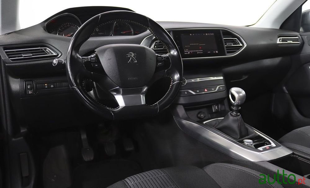 2017' Peugeot 308 Sw photo #5