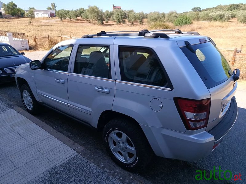 2005' Jeep Grand Cherokee photo #3