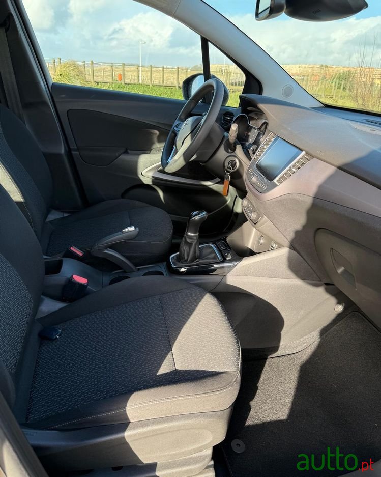 2020' Opel Crossland photo #3