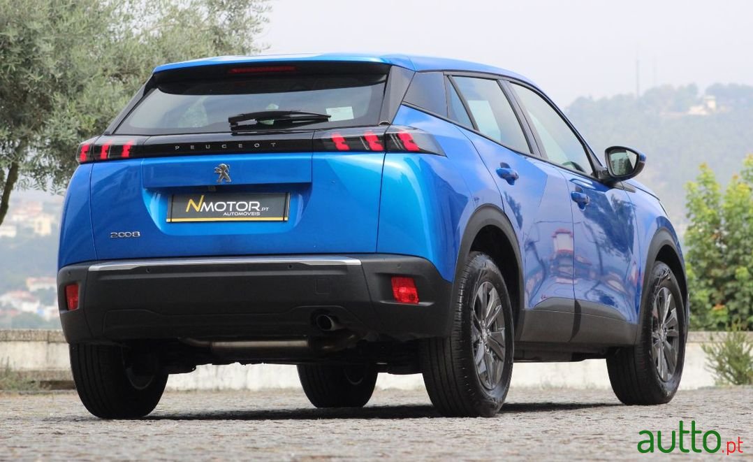 2021' Peugeot 2008 photo #2