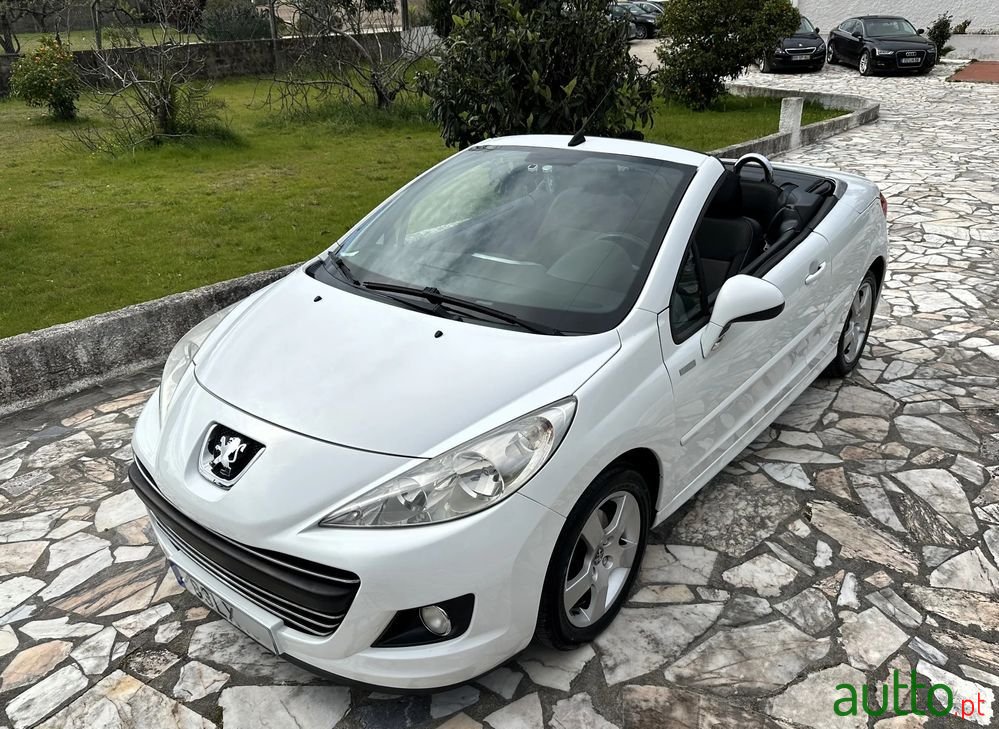 2011' Peugeot 207 1.6 Se 200 Anos photo #1