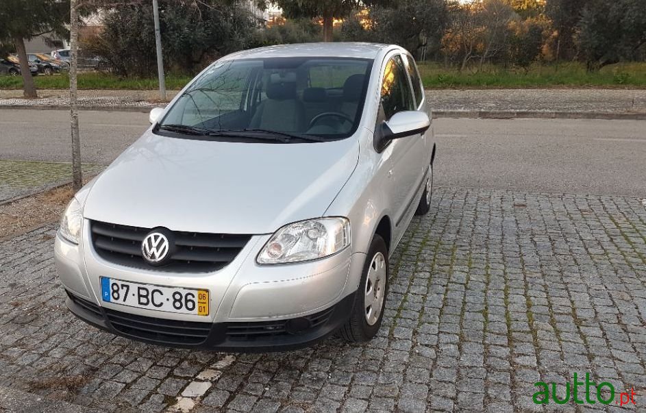 2005' Volkswagen Fox photo #1