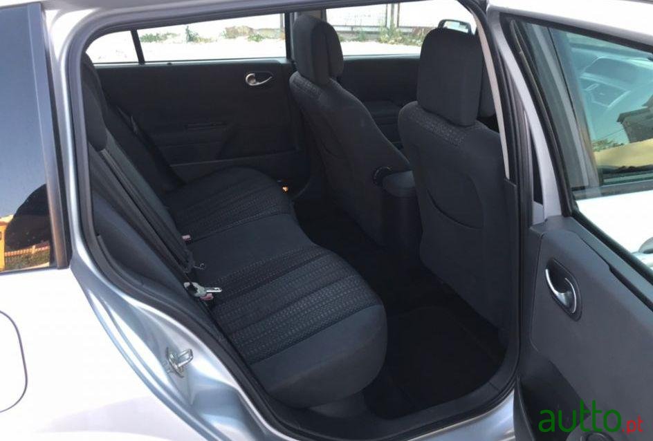 2006' Renault Megane Break photo #1