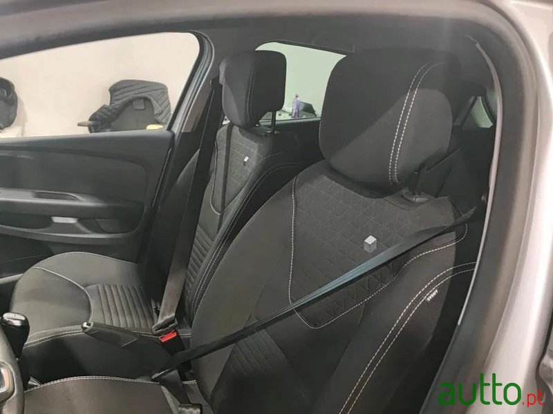 2016' Renault Clio 1.5 Dci Limited photo #3