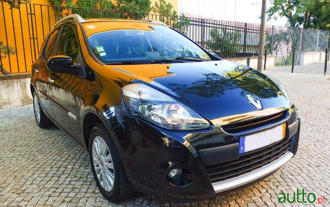 2010' Renault Clio-Break Dynamique photo #1