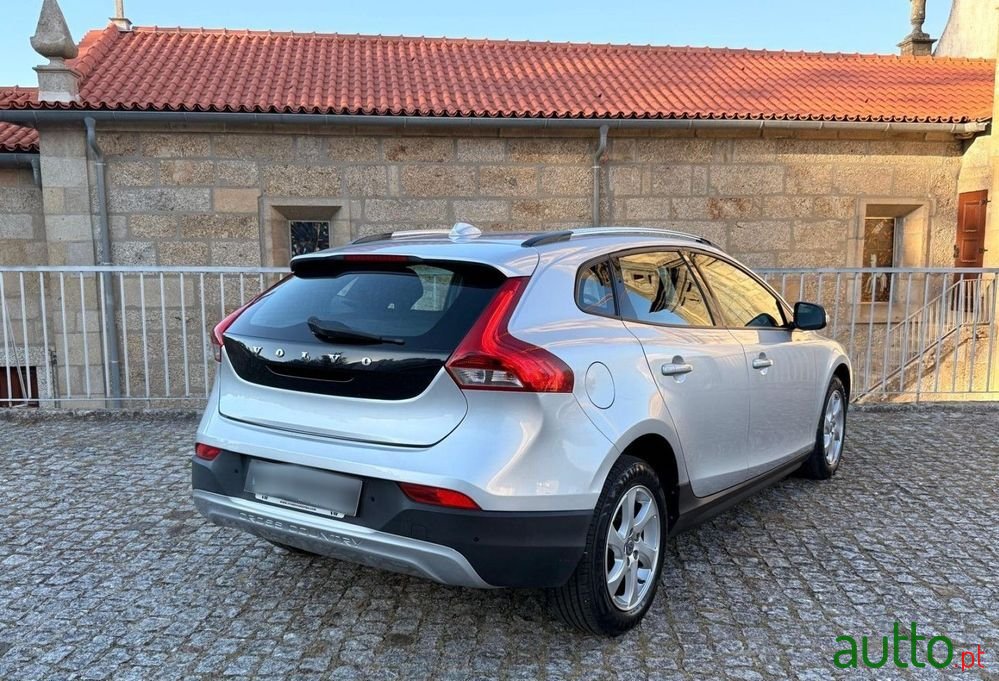 2014' Volvo V40 Cross Country photo #6