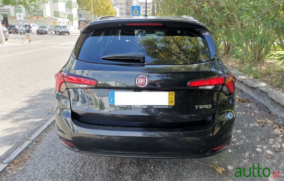 2017' Fiat Tipo Station Wagon photo #2