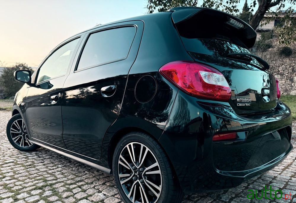 2017' Mitsubishi Space Star photo #2