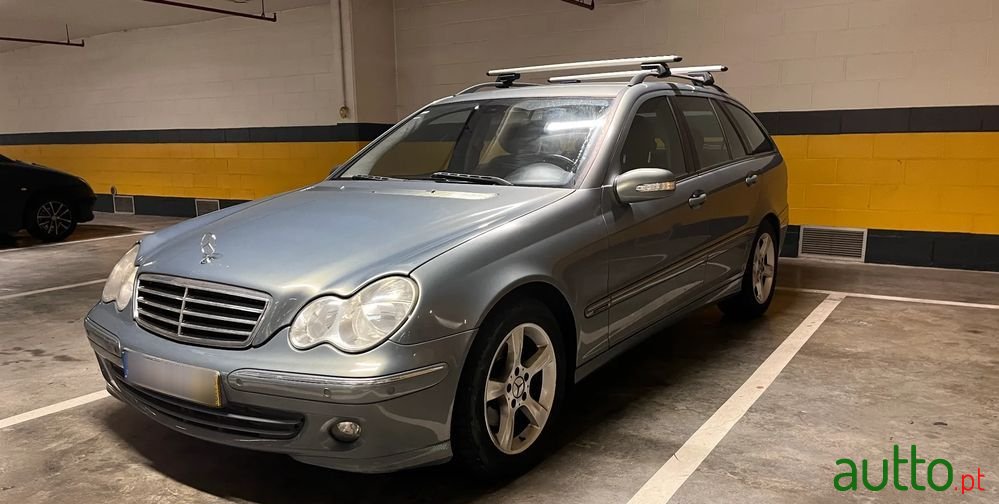 2005' Mercedes-Benz Classe C photo #3