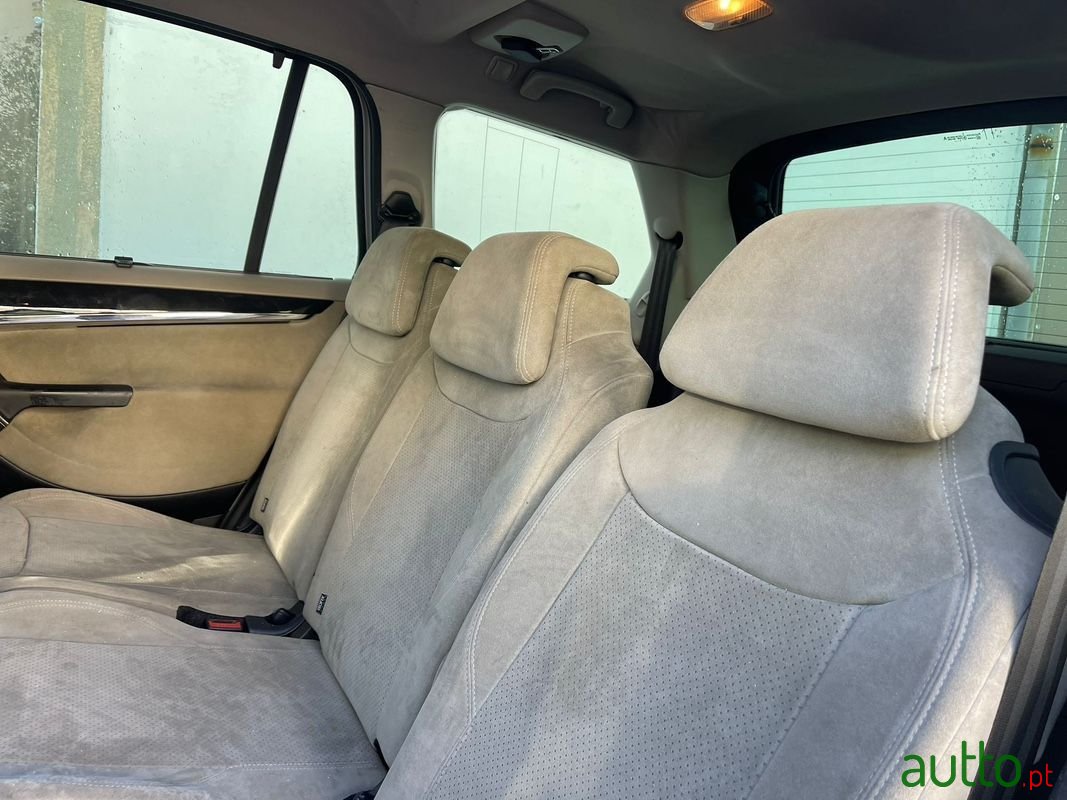 2009' Citroen C4 Grand Picasso photo #4