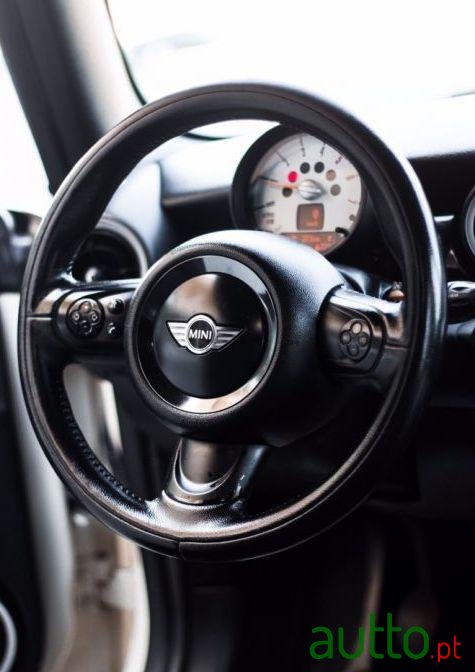 2011' MINI Cooper D photo #3
