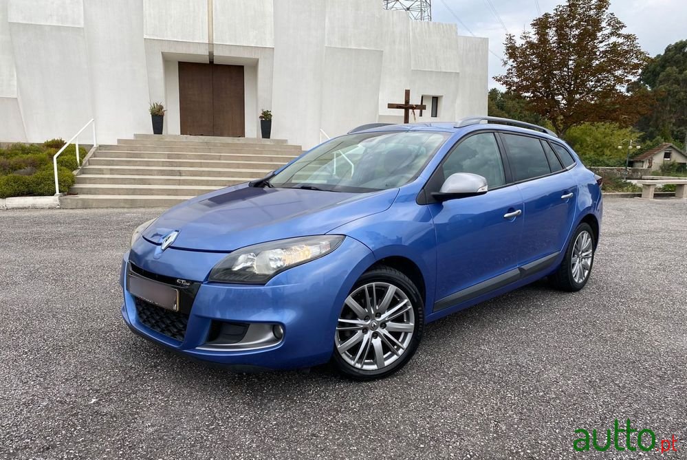 2010' Renault Megane Sport Tourer photo #1